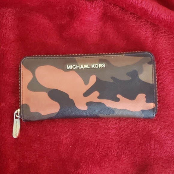 Michael Kors Handbags - Michael Kors Wallet